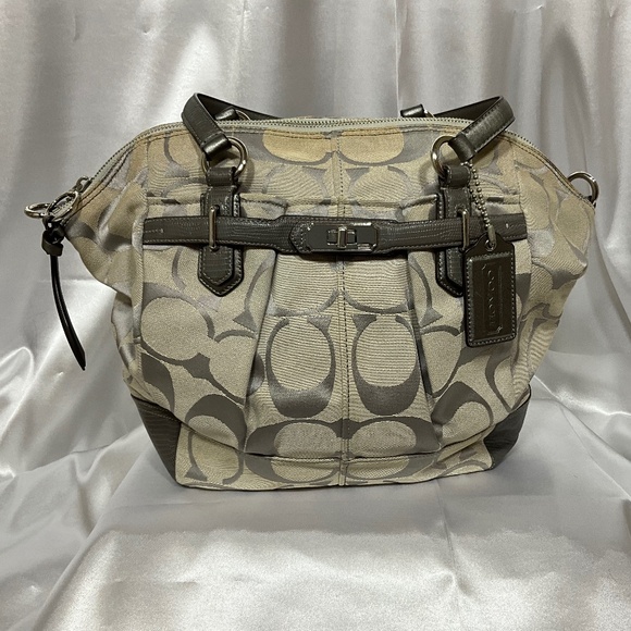Coach Beige and Silver Pleated front handbag 26-H1c - Picture 1 of 8
